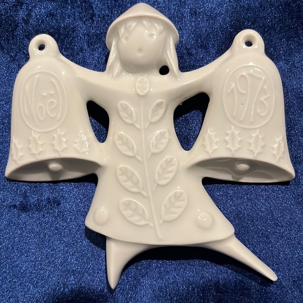 1973 Haviland Christmas ornament France "Dancing Bells" Discontinued